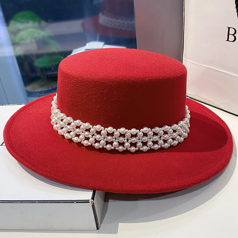 Chapeau Blanc Élégant avec Chaîne de Perles